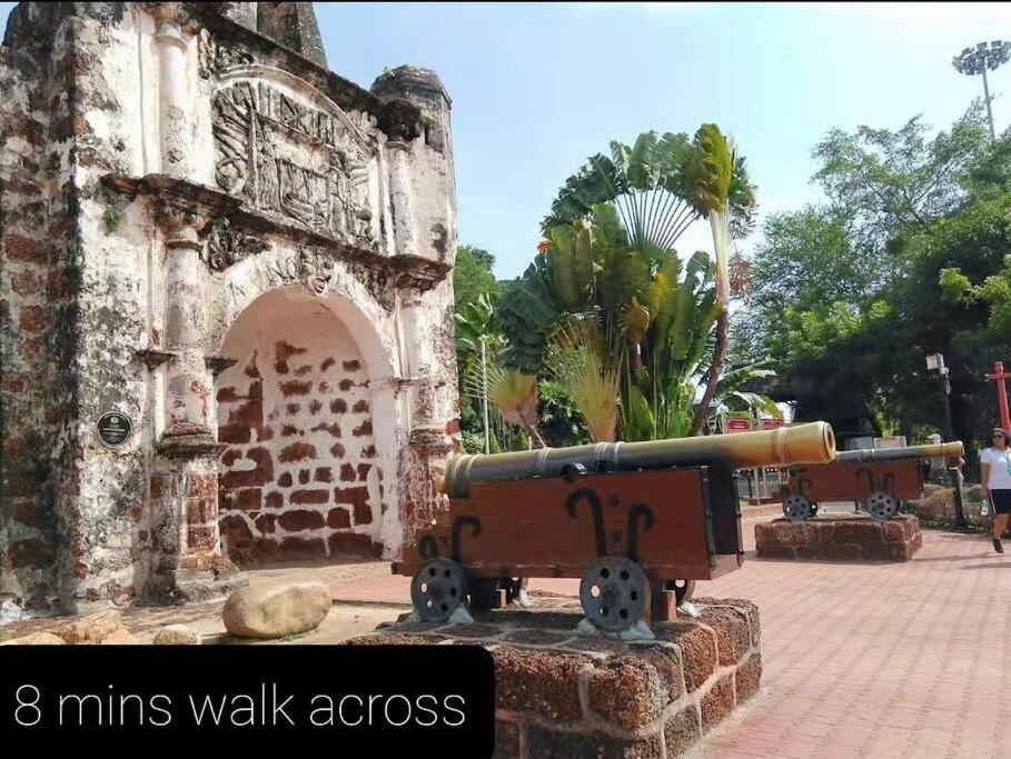 2 Bedroom Apartment Next To Historical Spots Malacca Esterno foto