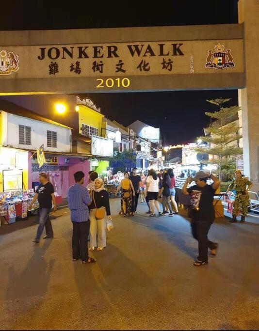 2 Bedroom Apartment Next To Historical Spots Malacca Esterno foto